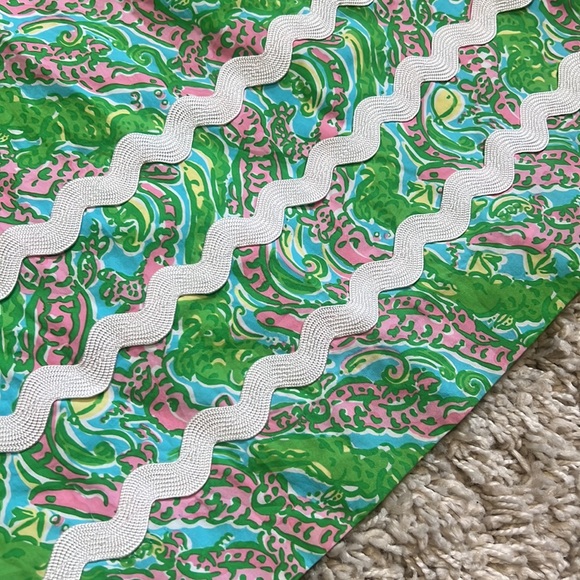 Lilly Pulitzer Alligator Print Shift Dress - Picture 4 of 11